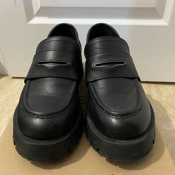 Steve Madden Loafers (LAWRENCE BLACK LEATHER) in Size 9 - Picture 2 of 10